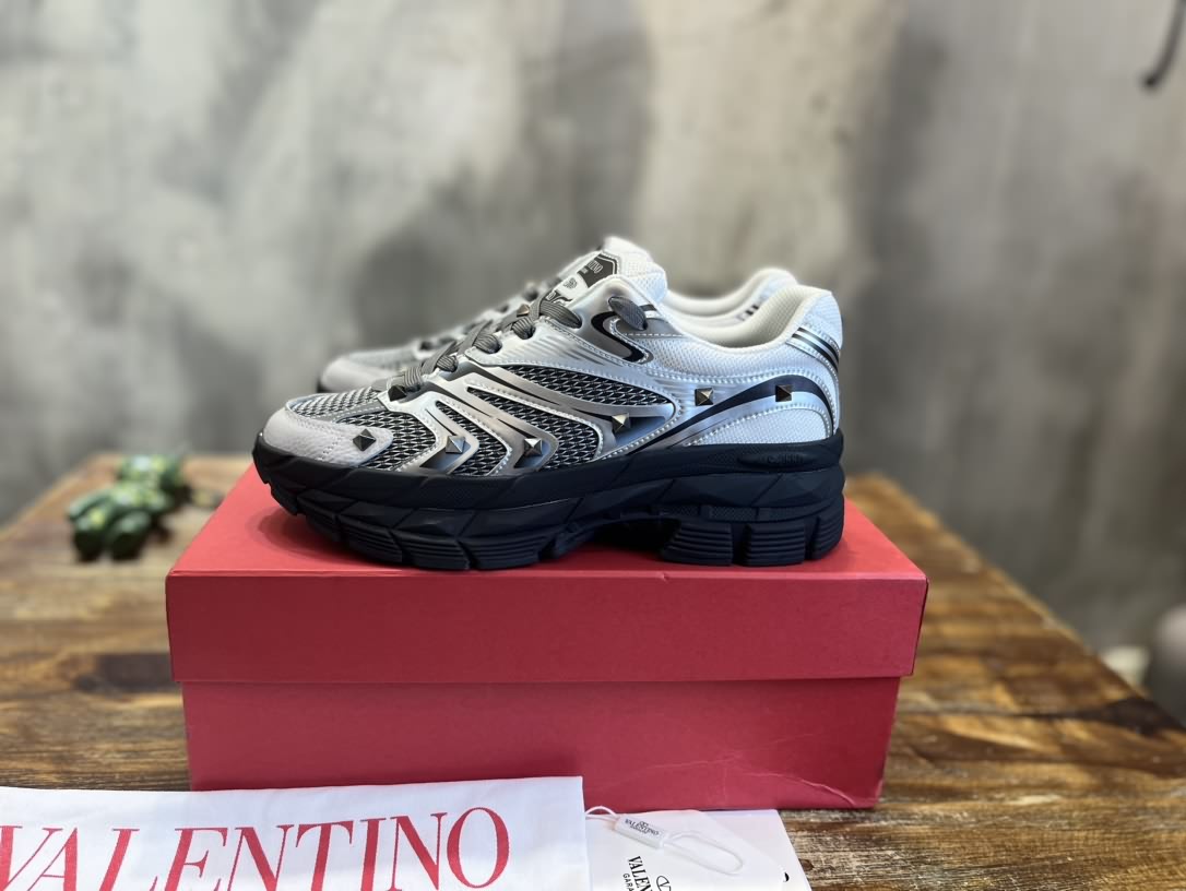 Valentino GaravaniTotaloopV標誌運動鞋