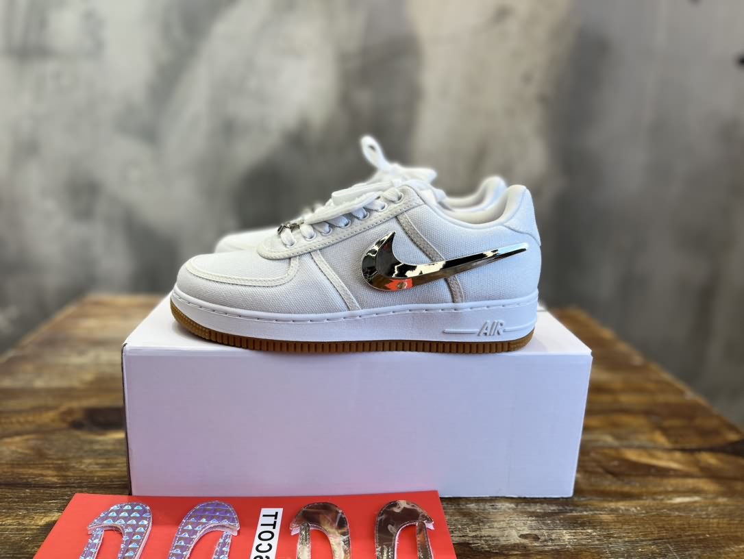 NIKE 空軍TS 換鉤白色