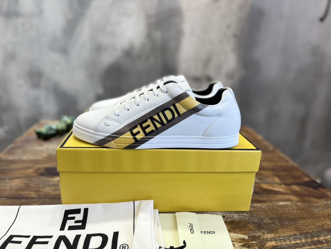Fendi芬迪 Signature系列 小白鞋