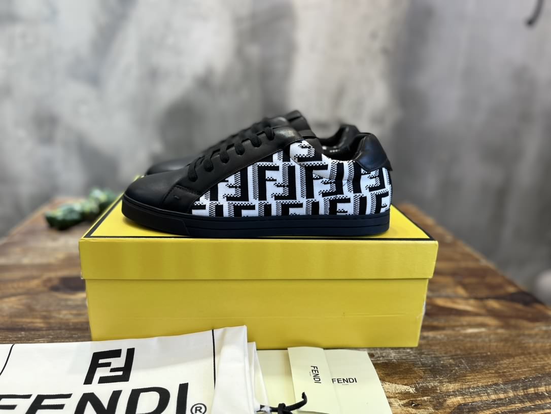 Fendi芬迪 Signature系列 小白鞋