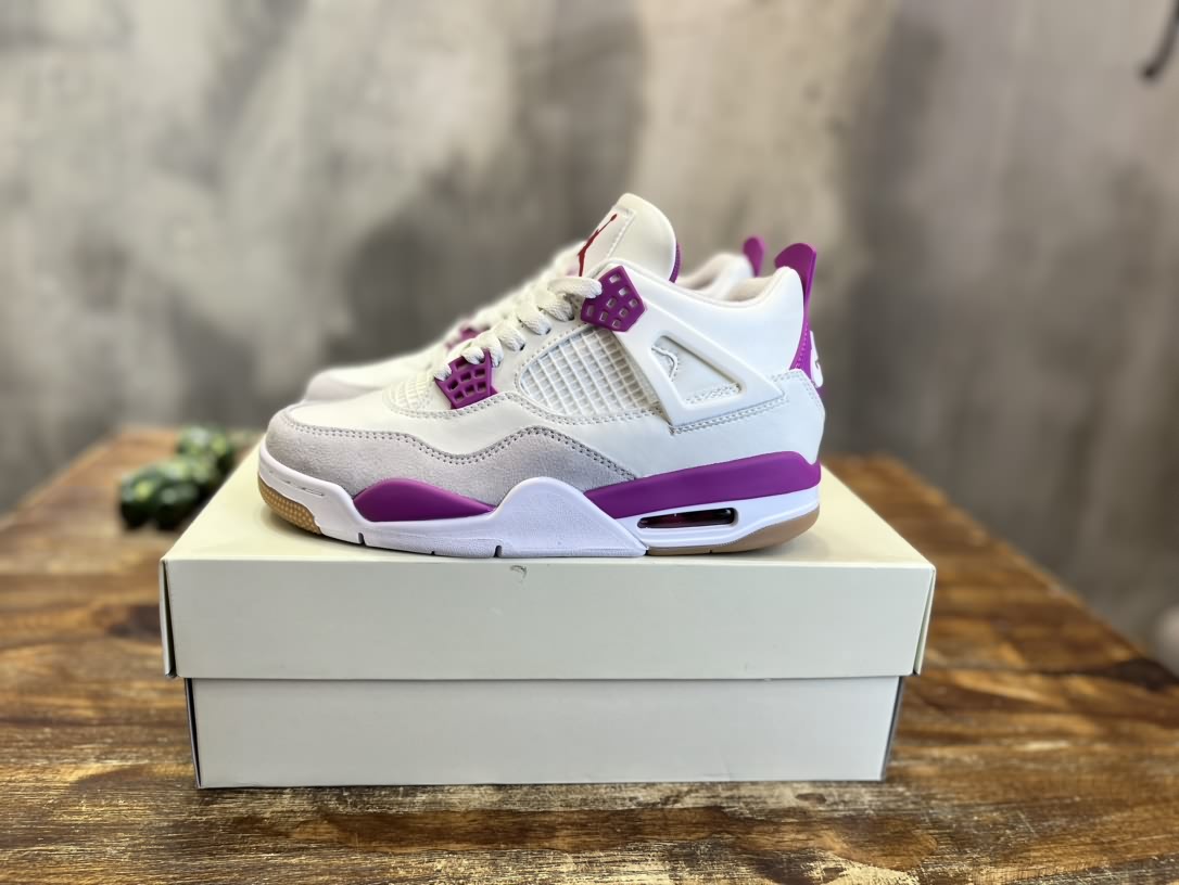 Air Jordan 4 Retro