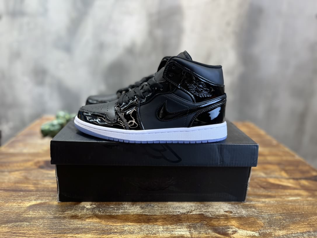 新配色Air Jordan 1 Mid 喬一中幫復古籃球運動鞋