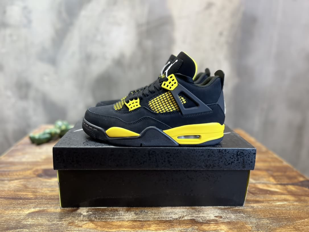 Air Jordan 4 Retro