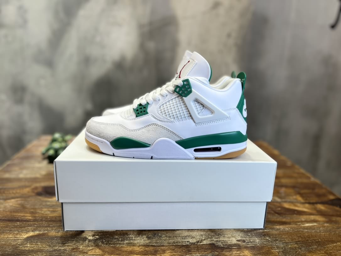 Air Jordan 4 Retro