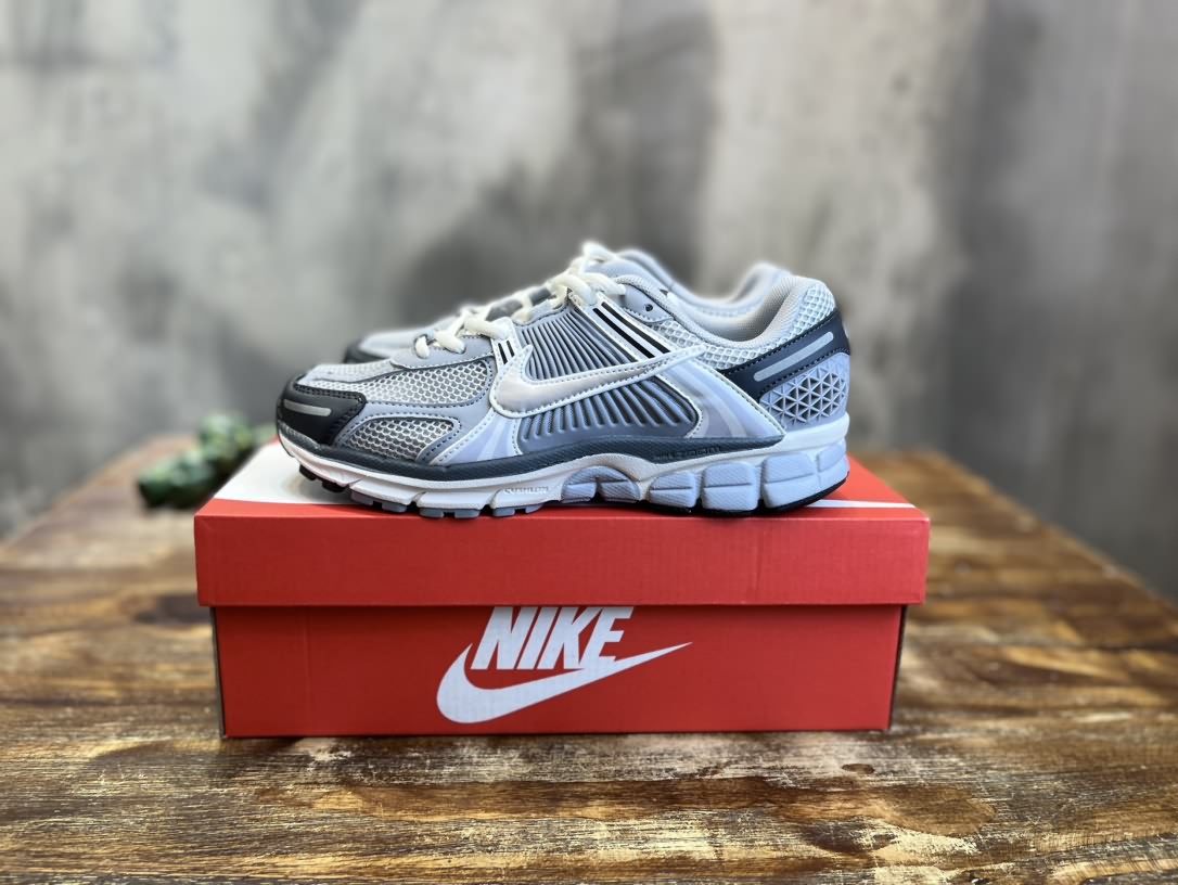 耐克Nike Zoom Vomero 5 SP"Vast Grey/Sail"馬拉松復古跑五代休閒運動慢跑鞋