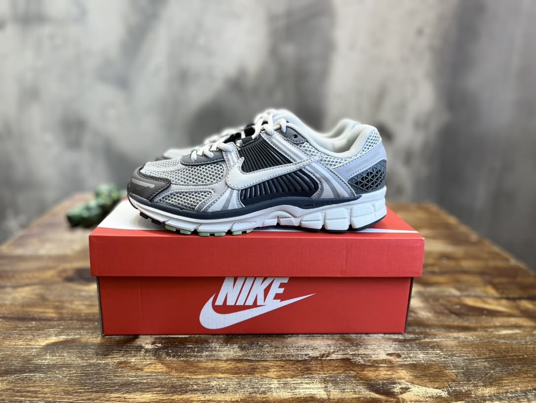 耐克Nike Zoom Vomero 5 SP"Vast Grey/Sail"馬拉松復古跑五代休閒運動慢跑鞋
