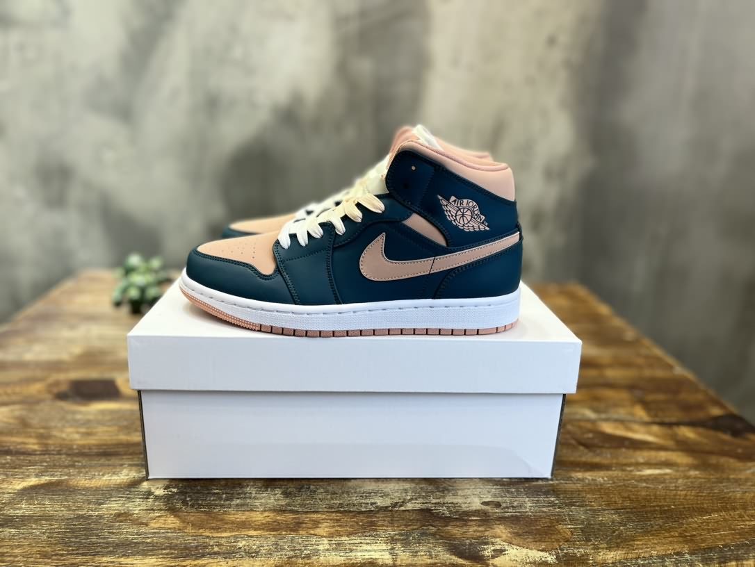 Air Jordan 1 Mid 喬一中幫復古籃球運動鞋