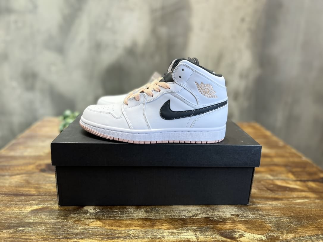 Air Jordan 1 Mid 喬一中幫復古籃球運動鞋