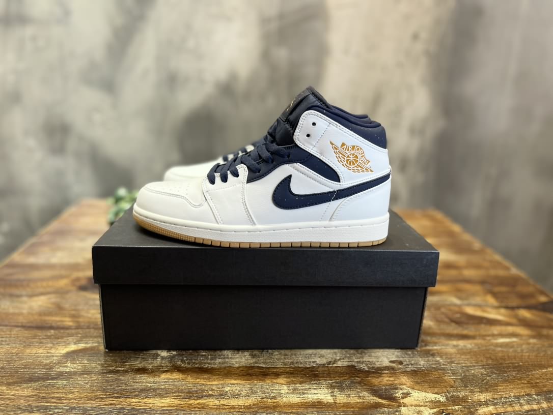 Air Jordan 1 Mid 喬一中幫復古籃球運動鞋