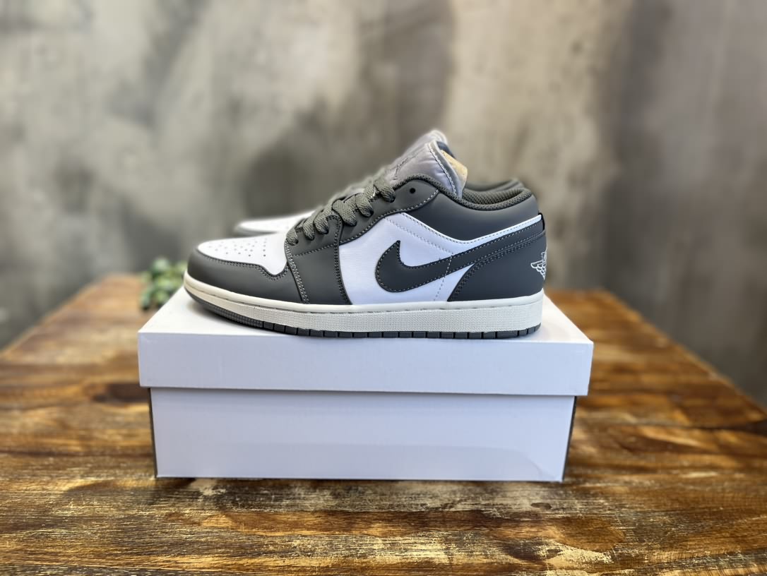 Air Jordan 1 Mid 喬一中幫復古籃球運動鞋