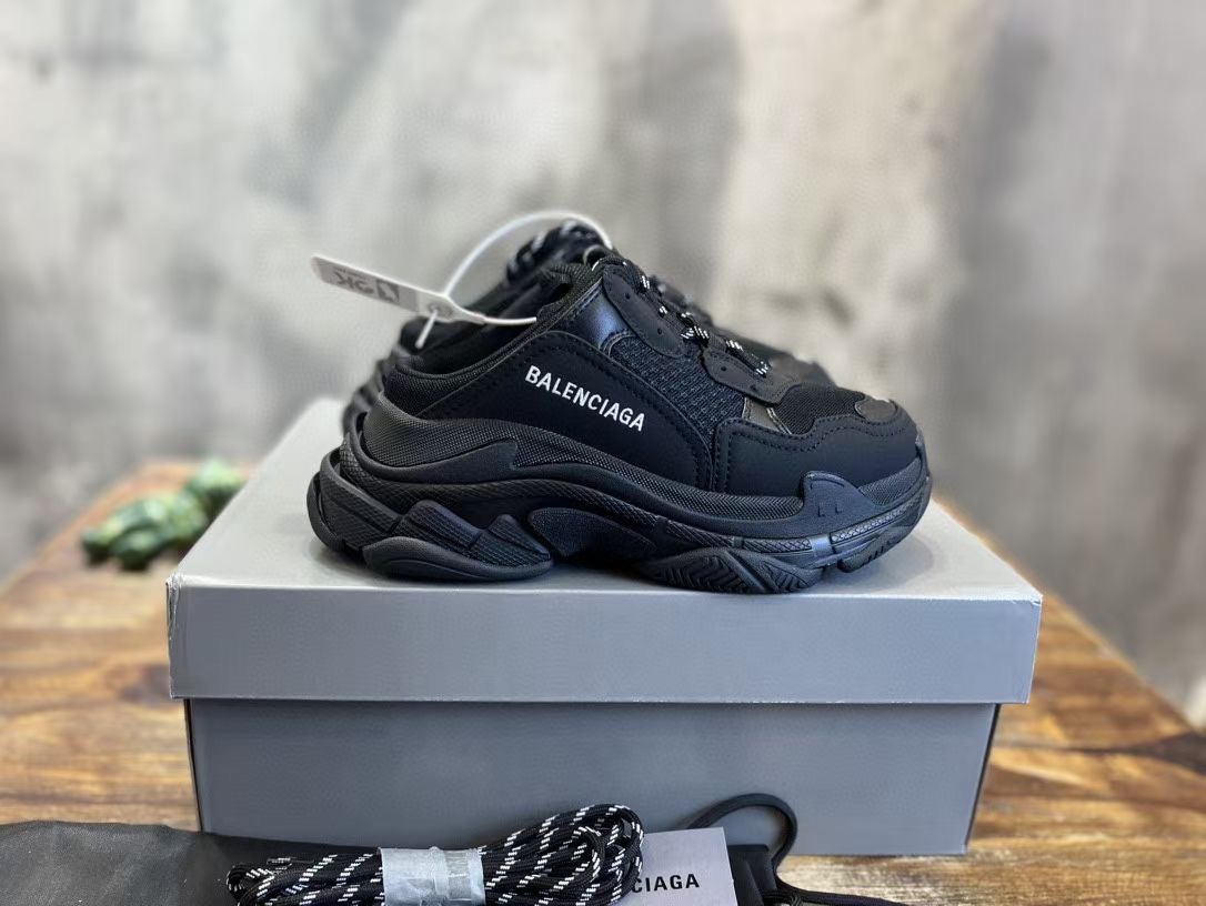 Balenciaga巴黎一代老爹鞋