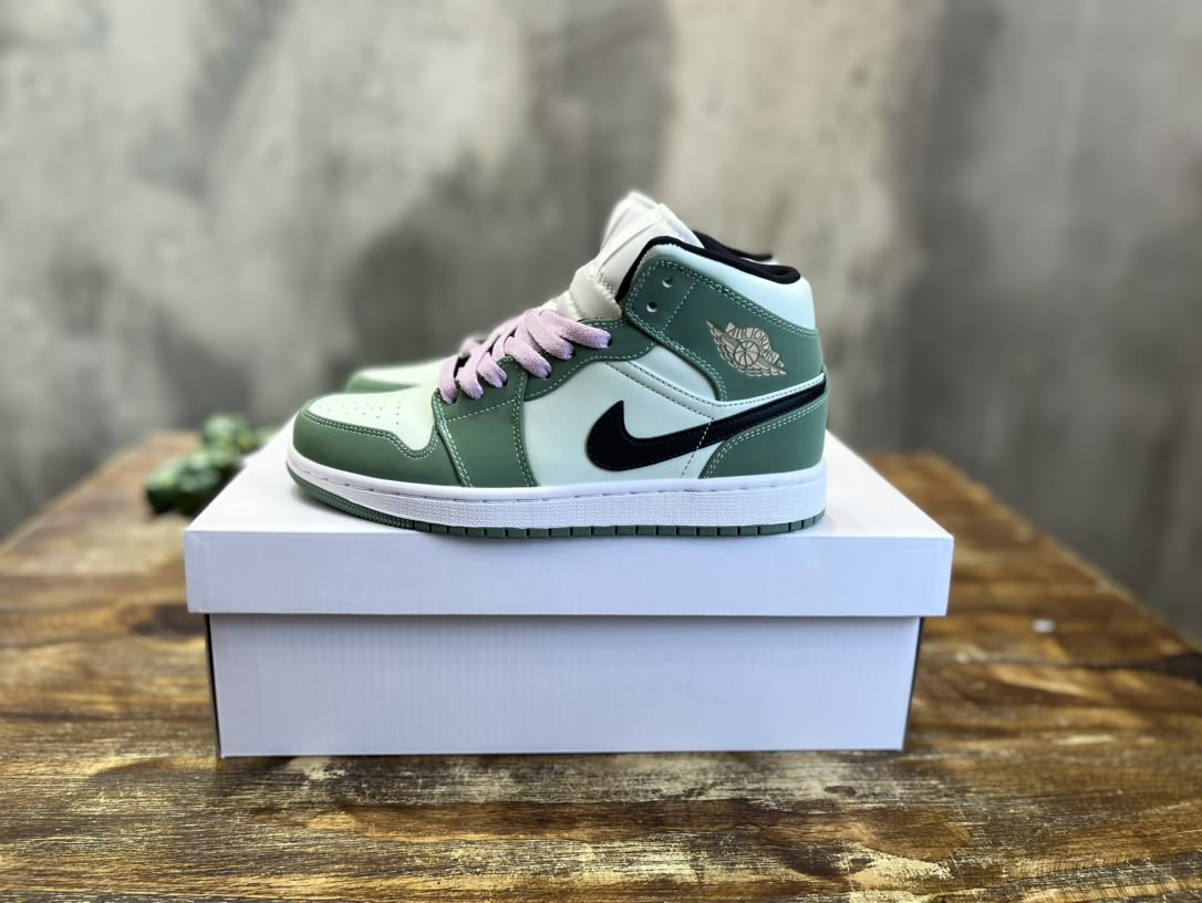 Air Jordan 1 Mid 喬一中幫復古籃球運動鞋