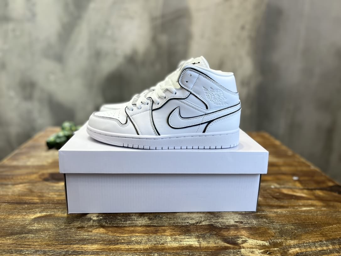 Air Jordan 1 Mid 喬一中幫復古籃球運動鞋