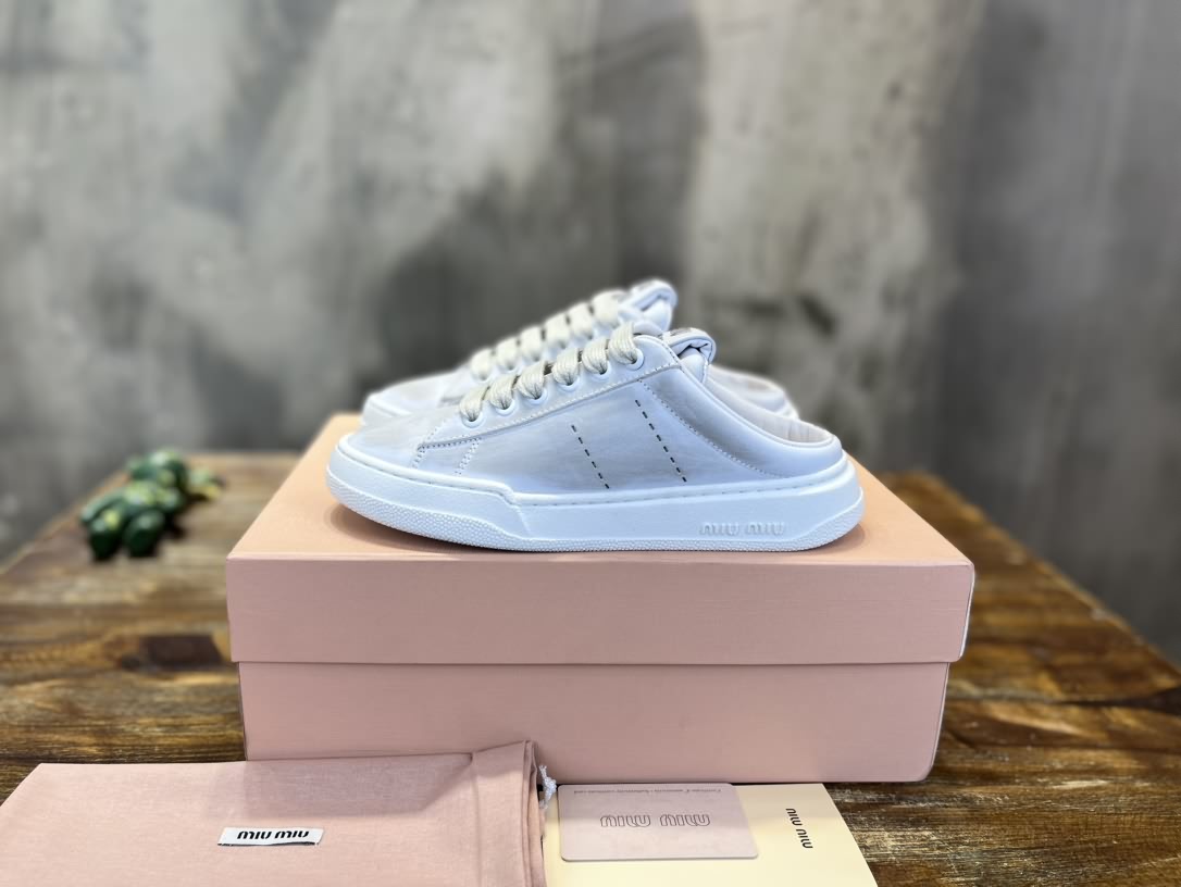 miumiu2023 早春新款 休閒小白鞋