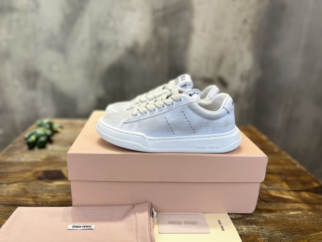 miumiu2023 早春新款 休閒小白鞋