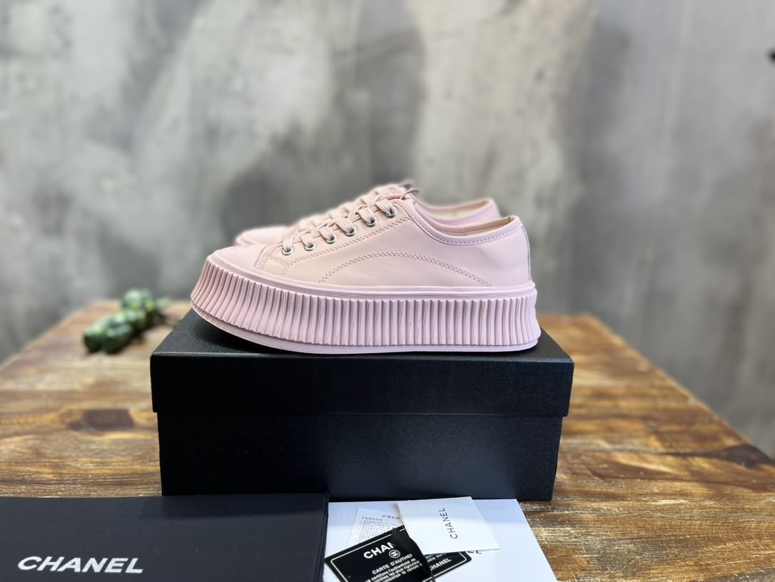 小香皮面爆單餅乾鞋Chanel