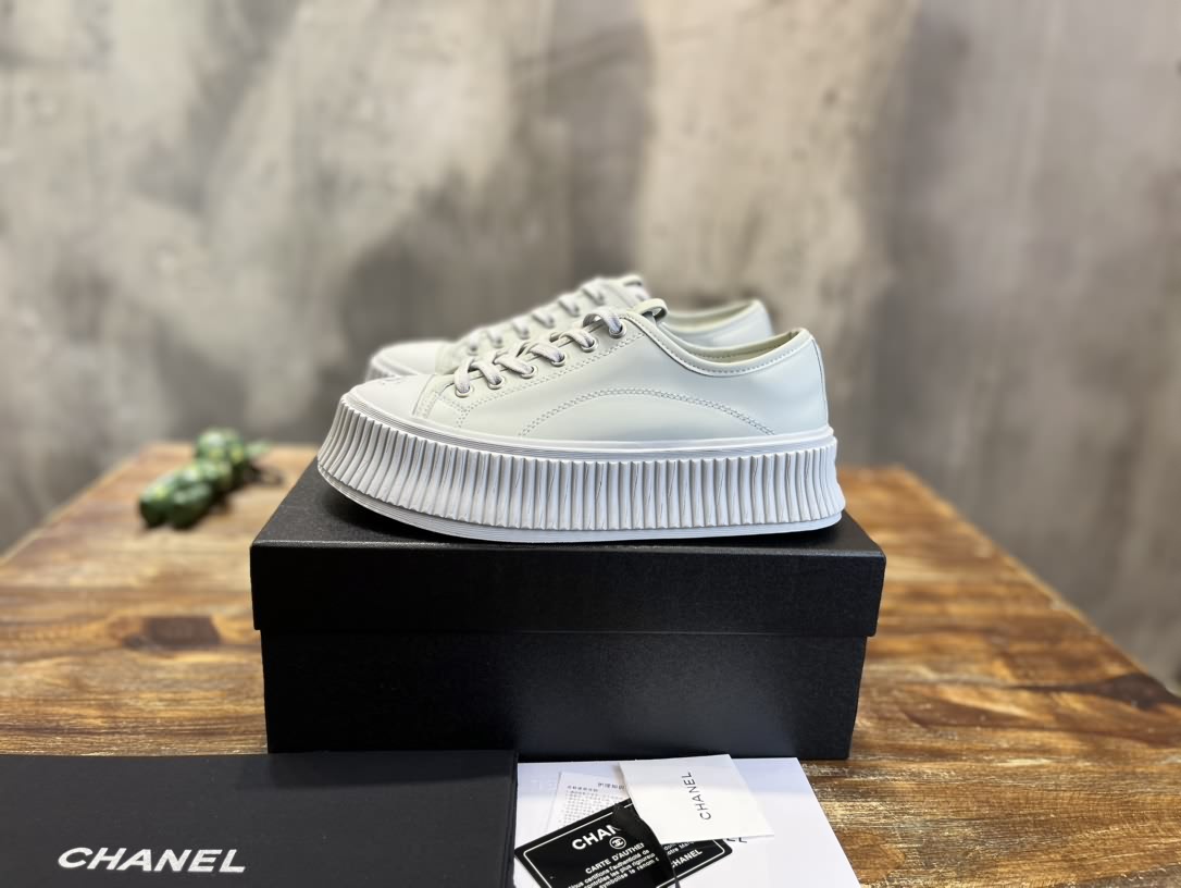 小香皮面爆單餅乾鞋Chanel