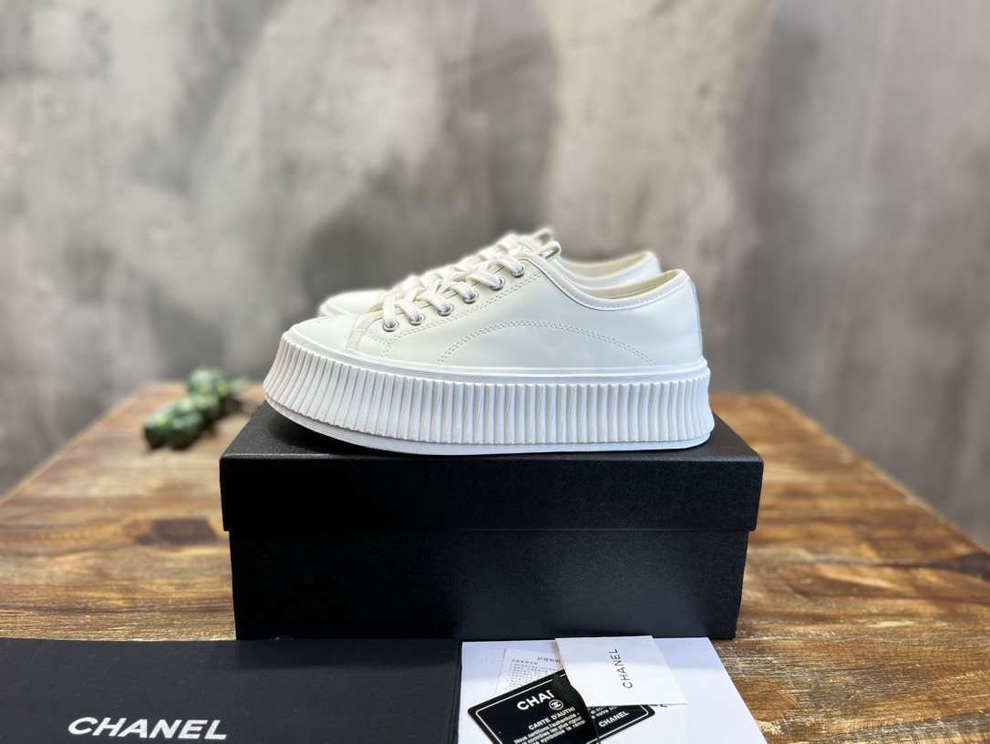 小香皮面爆單餅乾鞋Chanel