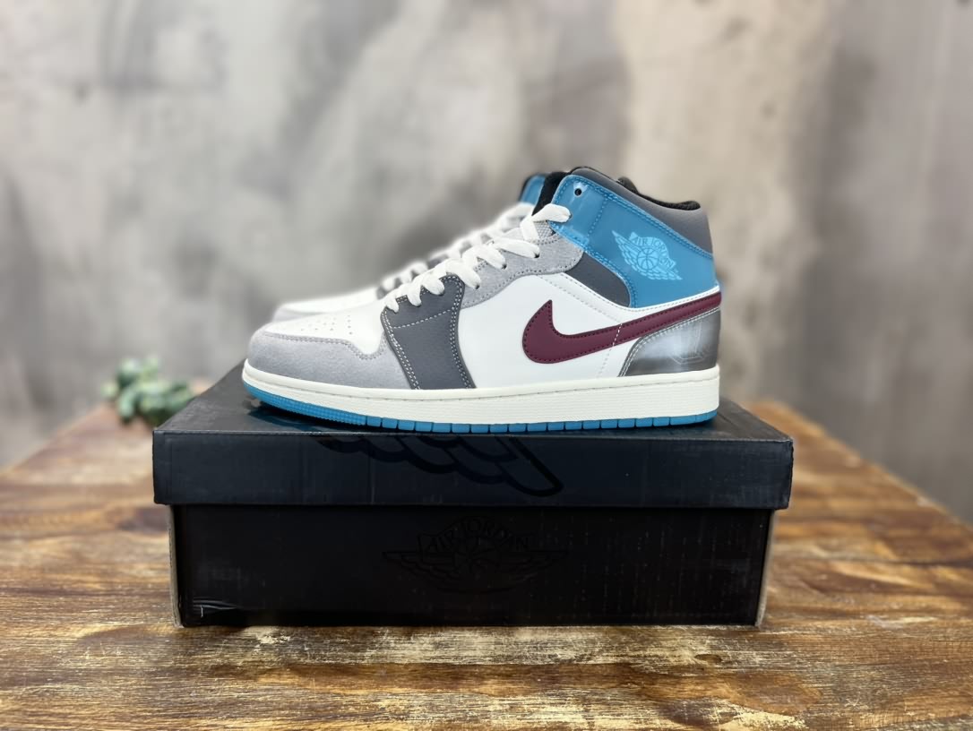 Air Jordan 1 Mid 喬一中幫復古籃球運動鞋