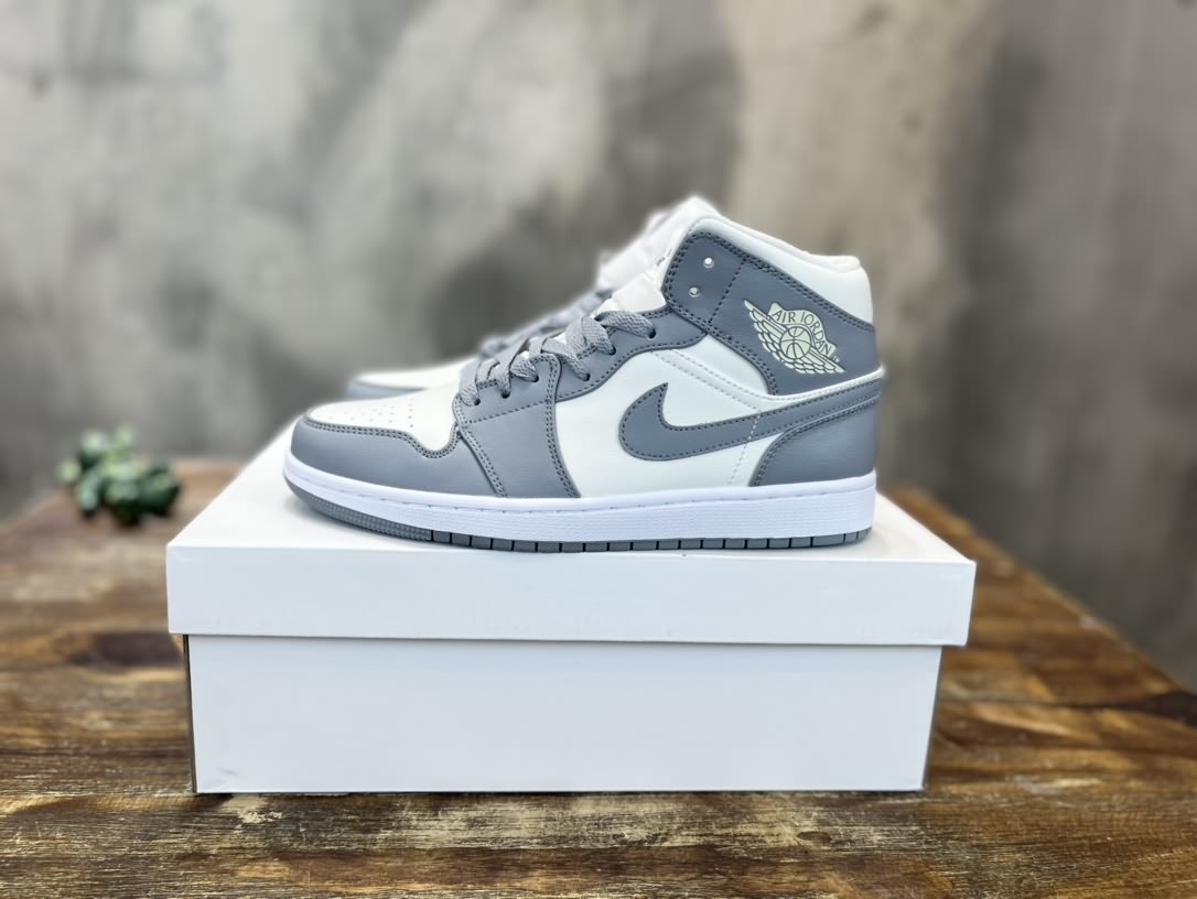 Air Jordan 1 Mid 喬一中幫復古籃球運動鞋