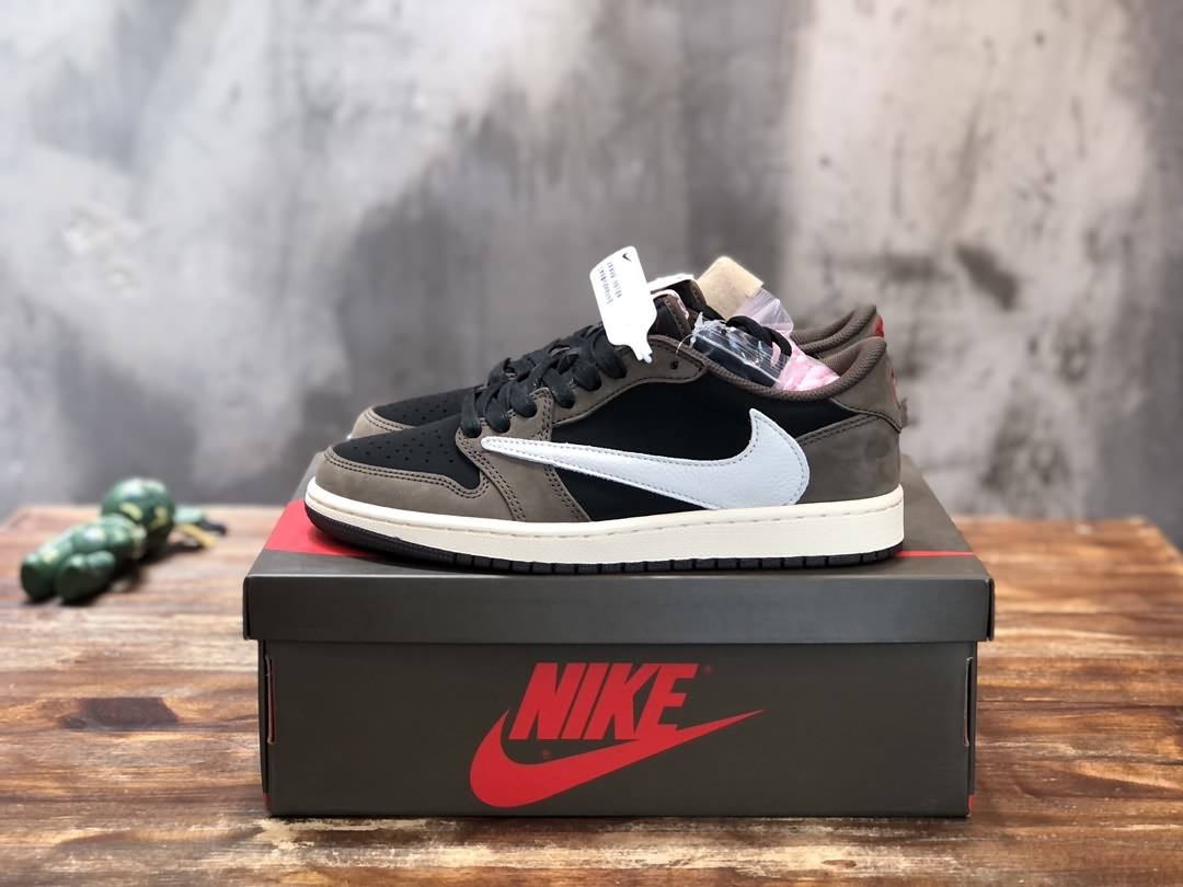 Travis Scott X Air Jordan 1 倒鉤低幫
