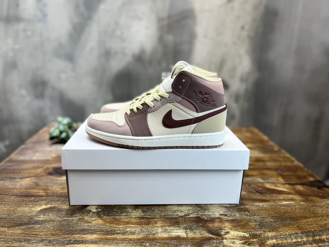 Air Jordan 1 Mid 喬一中幫復古籃球運動鞋