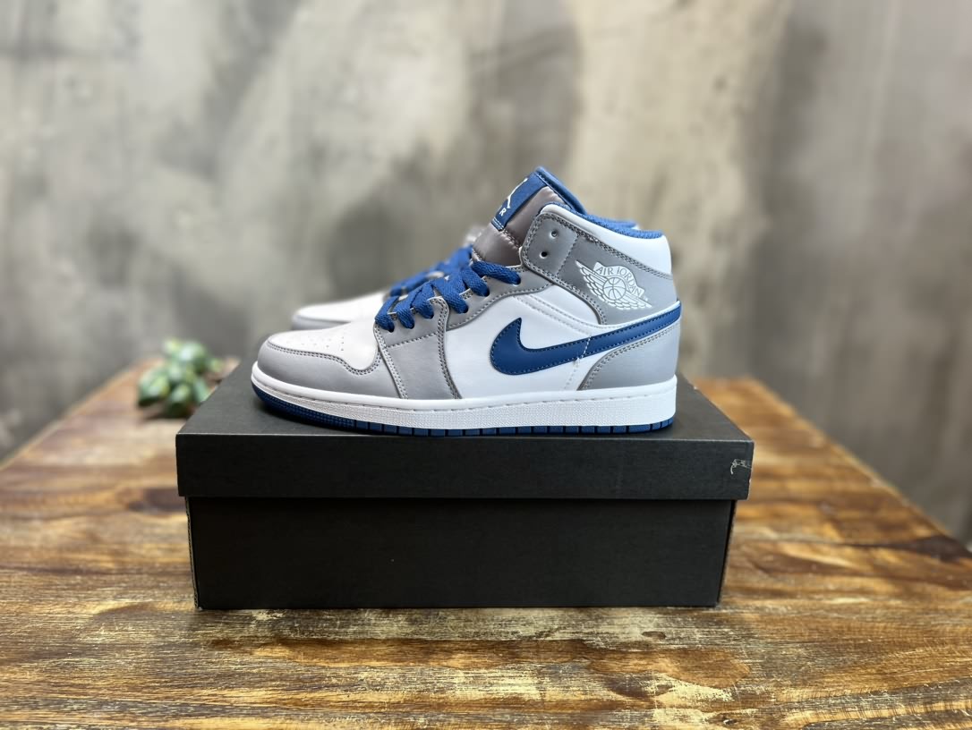 Air Jordan 1 Mid 喬一中幫復古籃球運動鞋