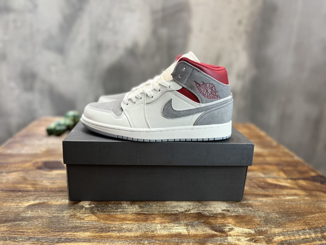 Air Jordan 1 Mid 喬一中幫復古籃球運動鞋