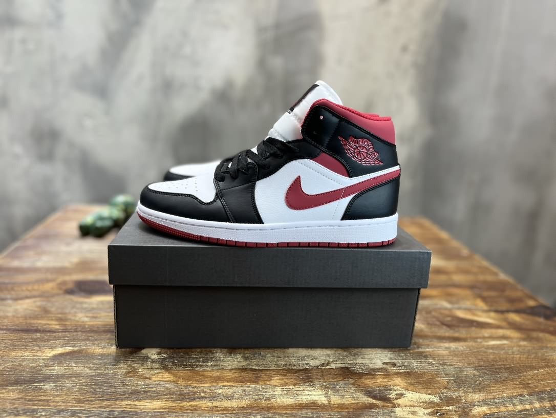 Air Jordan 1 Mid 喬一中幫復古籃球運動鞋
