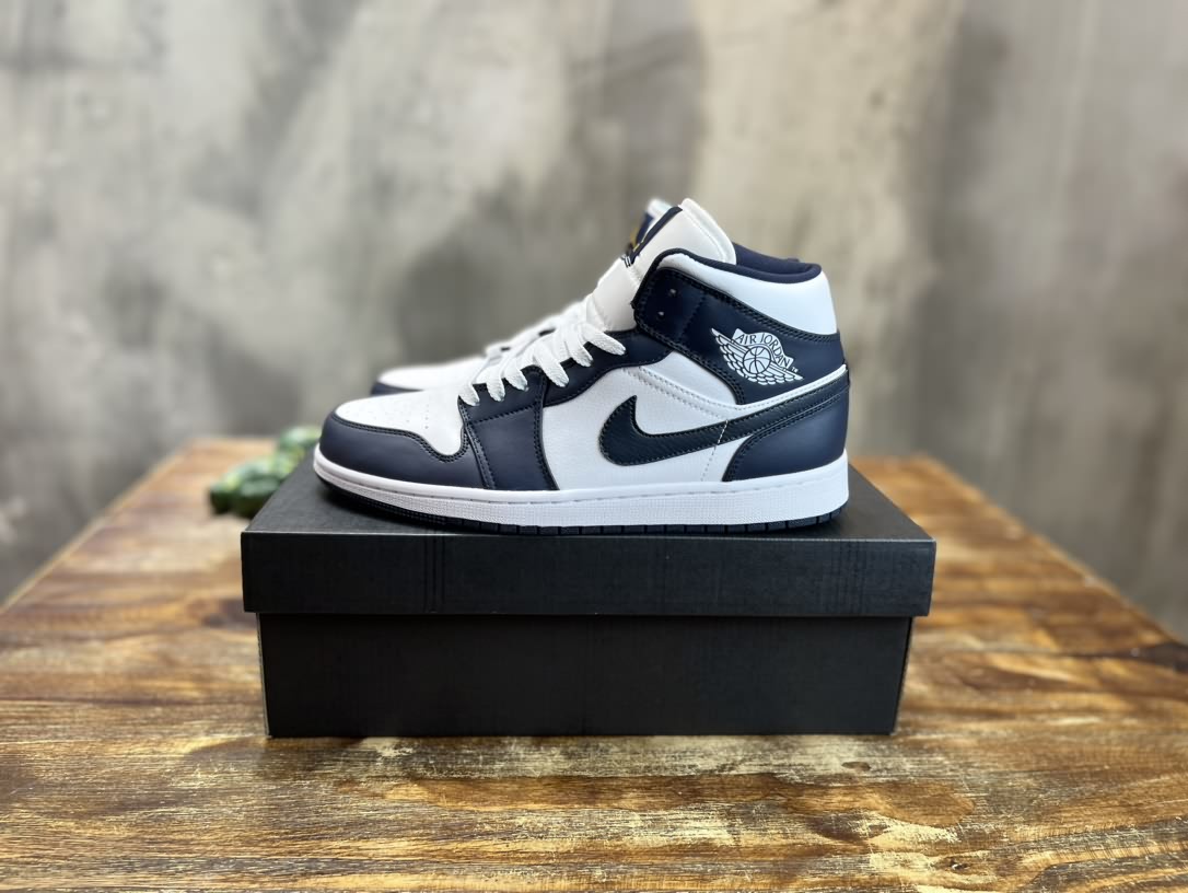 Air Jordan 1 Mid 喬一中幫復古籃球運動鞋