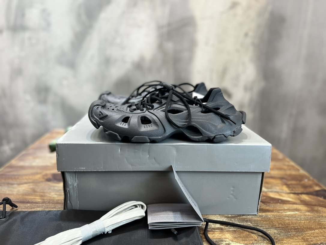 巴黎世家 Balenciaga AW22 Hd Sneaker 洞洞鞋