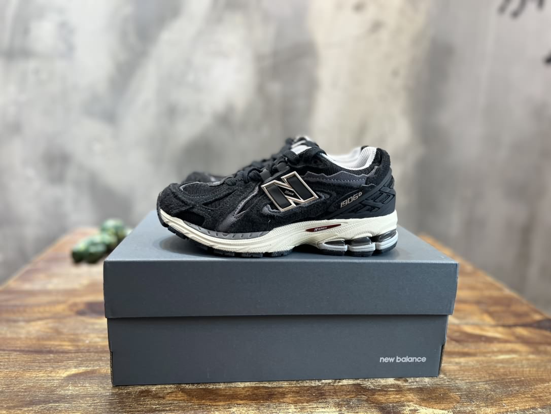 New Balance 1906R 米白色 復古休閒跑步鞋