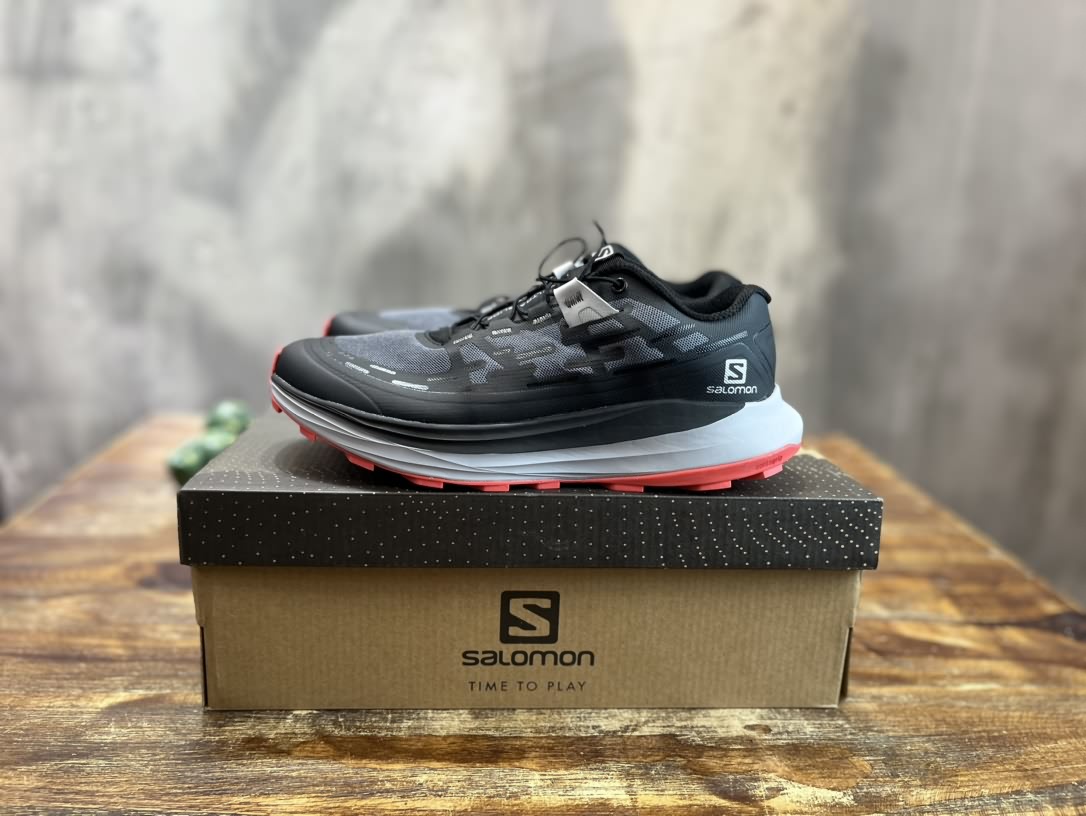 Salomon Ultra Glide 透氣輕便低幫跑步鞋