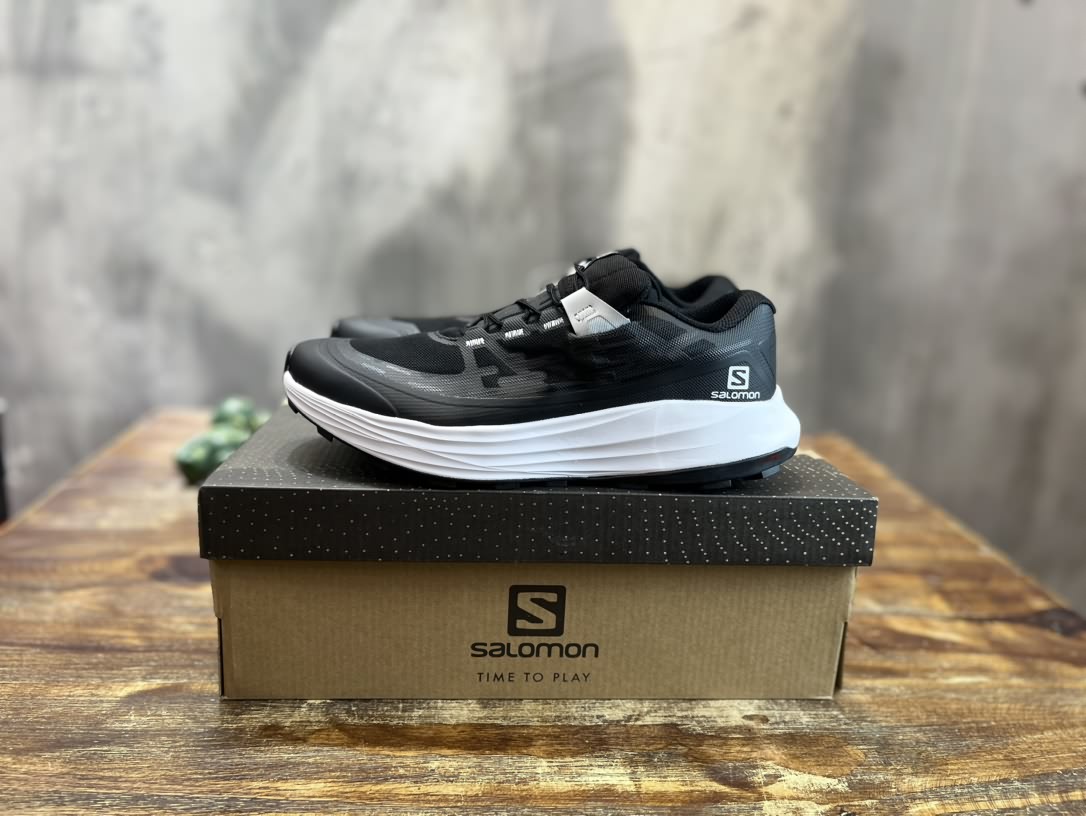 Salomon Ultra Glide 透氣輕便低幫跑步鞋