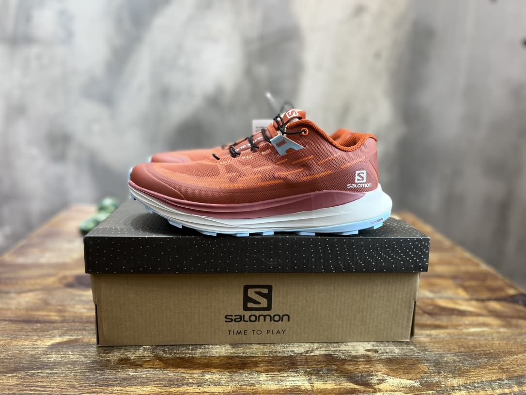 Salomon Ultra Glide 透氣輕便低幫跑步鞋