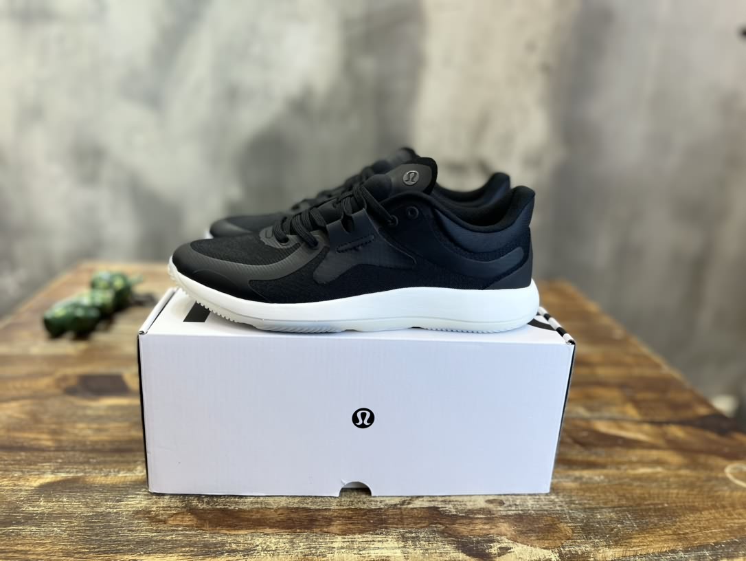 露露樂蒙/Lululemon W 
Blissfeel Run Low 布利斯系列低幫女健身訓練透氣休閒運動慢跑鞋&ldquo;酒紅&rdquo;