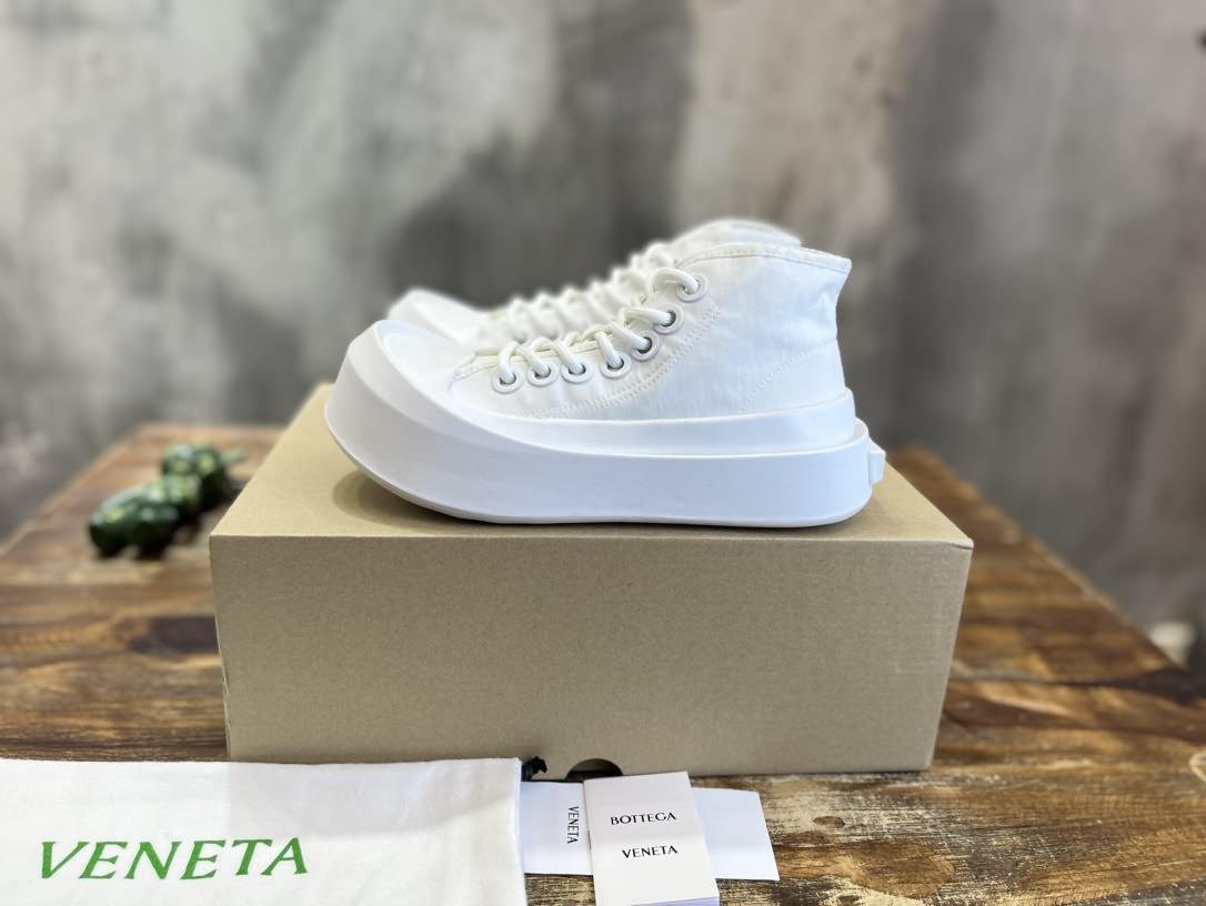 Veneta 葆蝶家紡布休閒鞋