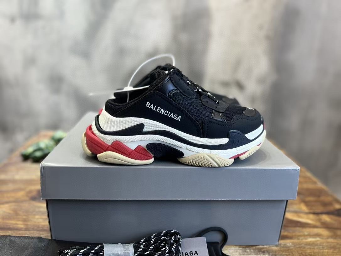 Balenciaga巴黎一代老爹鞋