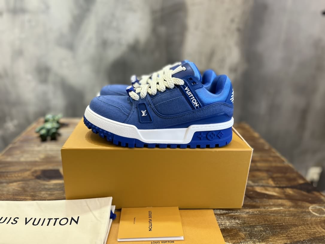 LV驢牌L家最新走秀款 胖墩墩 胖嘟嘟 Trainer 麵包鞋