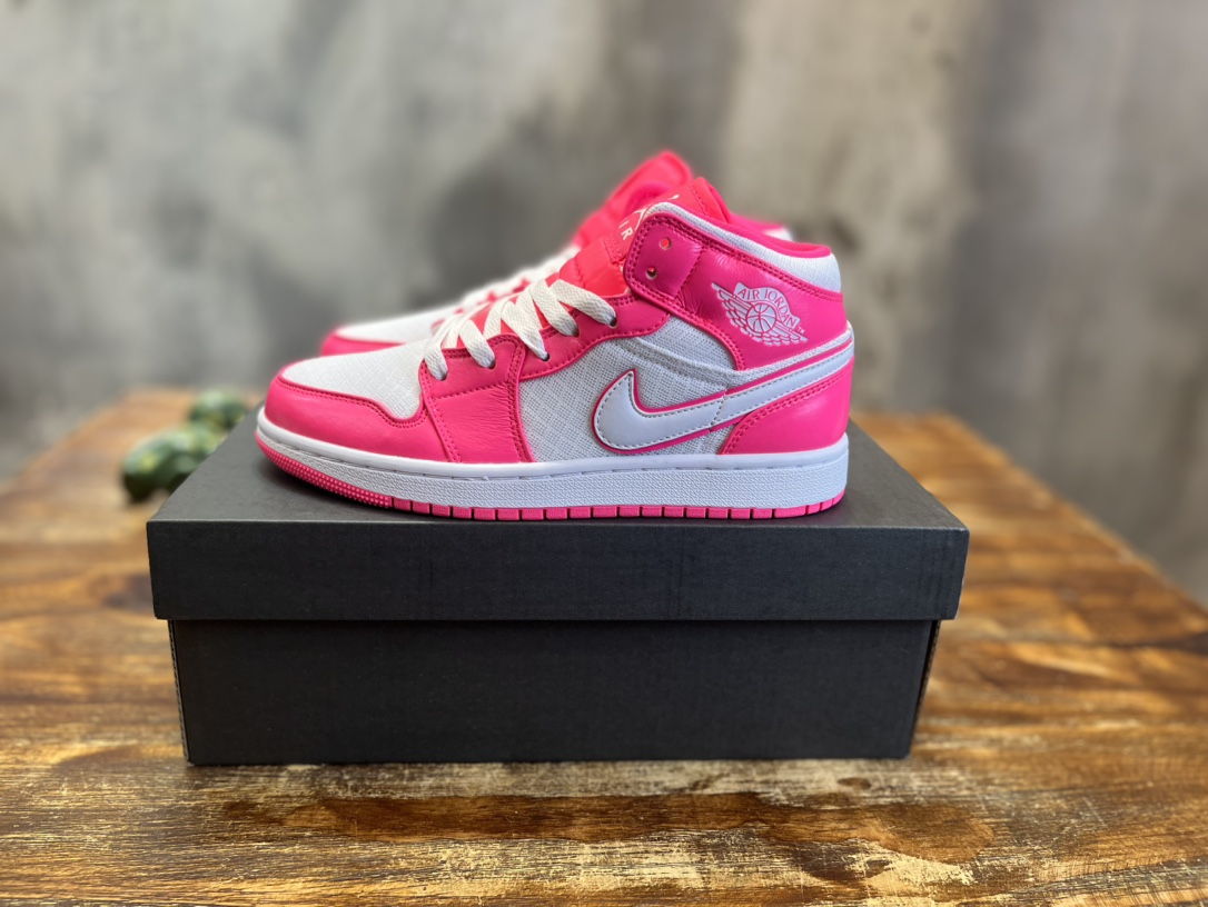 Air Jordan 1 Mid 喬一中幫復古籃球運動鞋