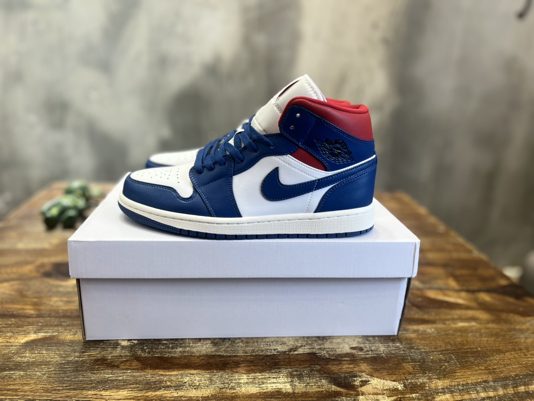 Air Jordan 1 Mid 喬一中幫復古籃球運動鞋