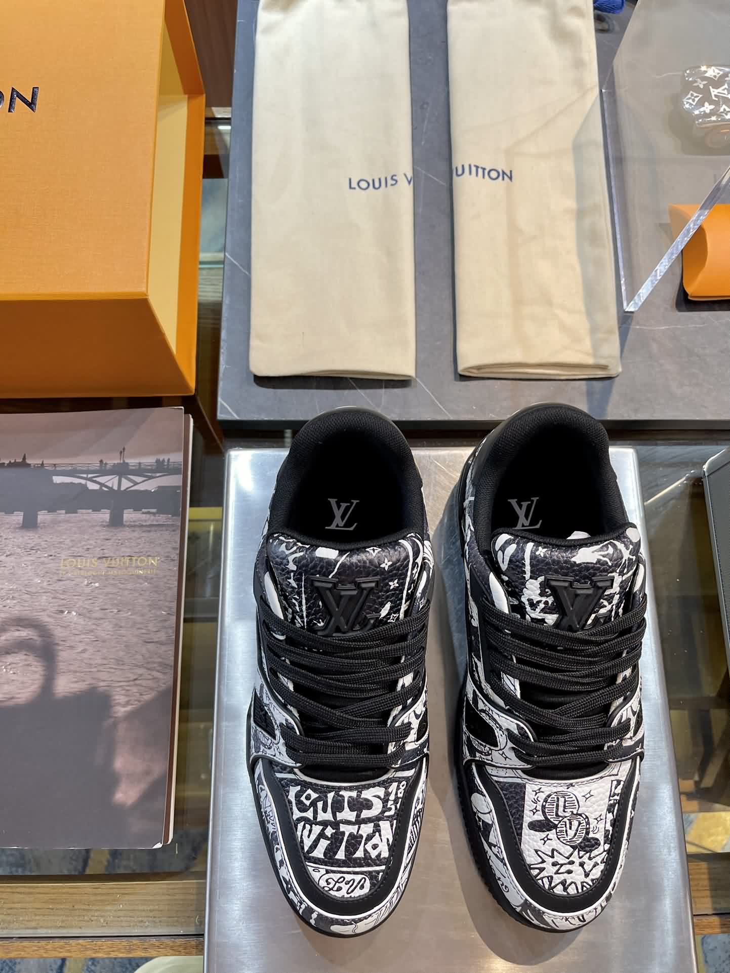 L驢  奢品2023 夏TRAINER 男女運動鞋