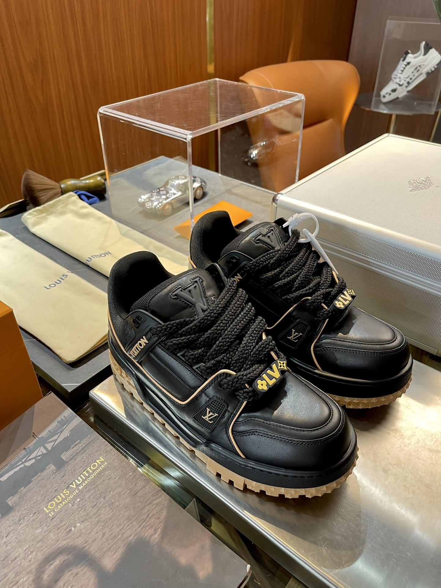 L驢家 23 trainer黑胖麵包鞋