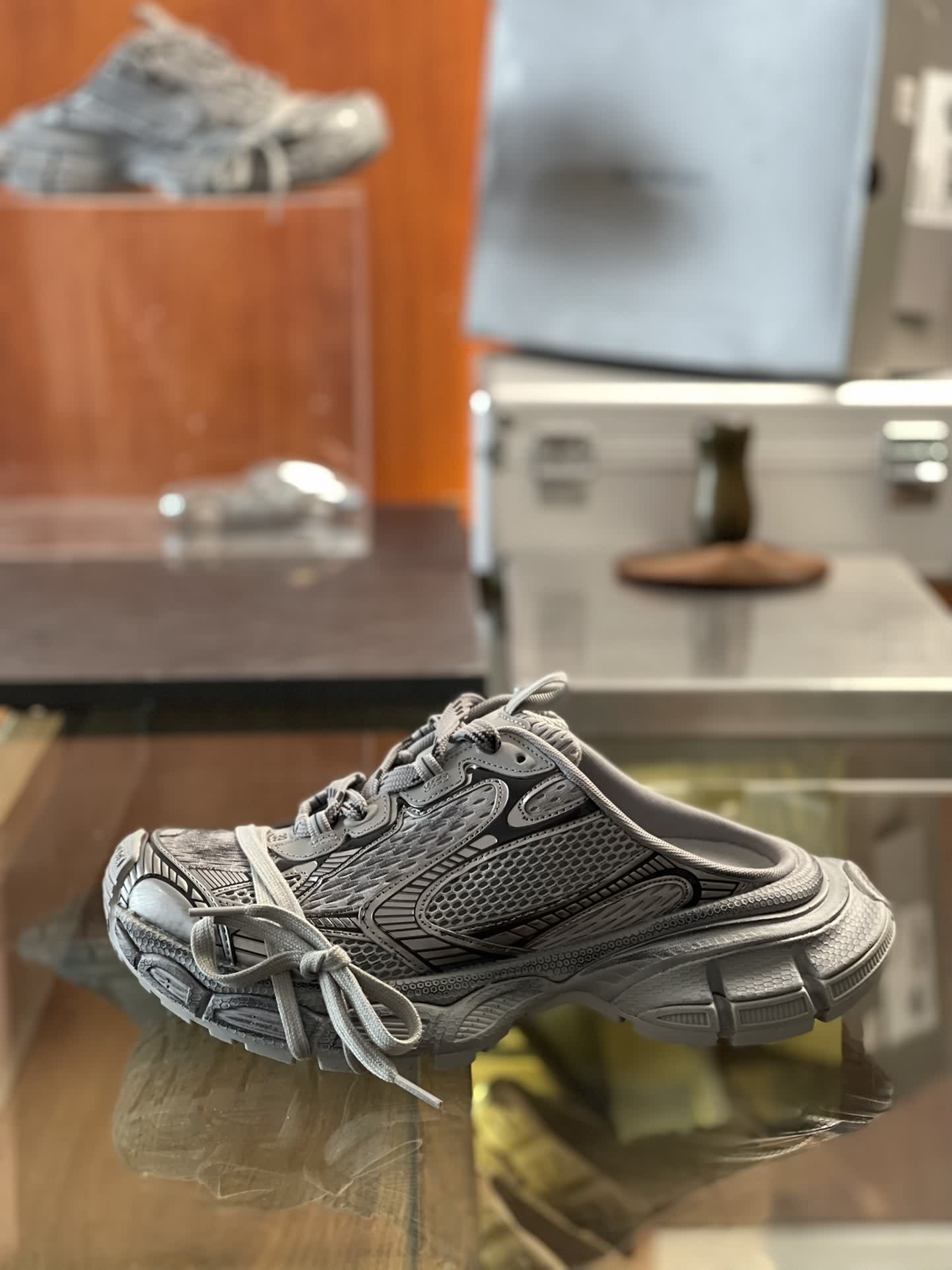 BALENCIAGA 3XL推全新拖鞋款