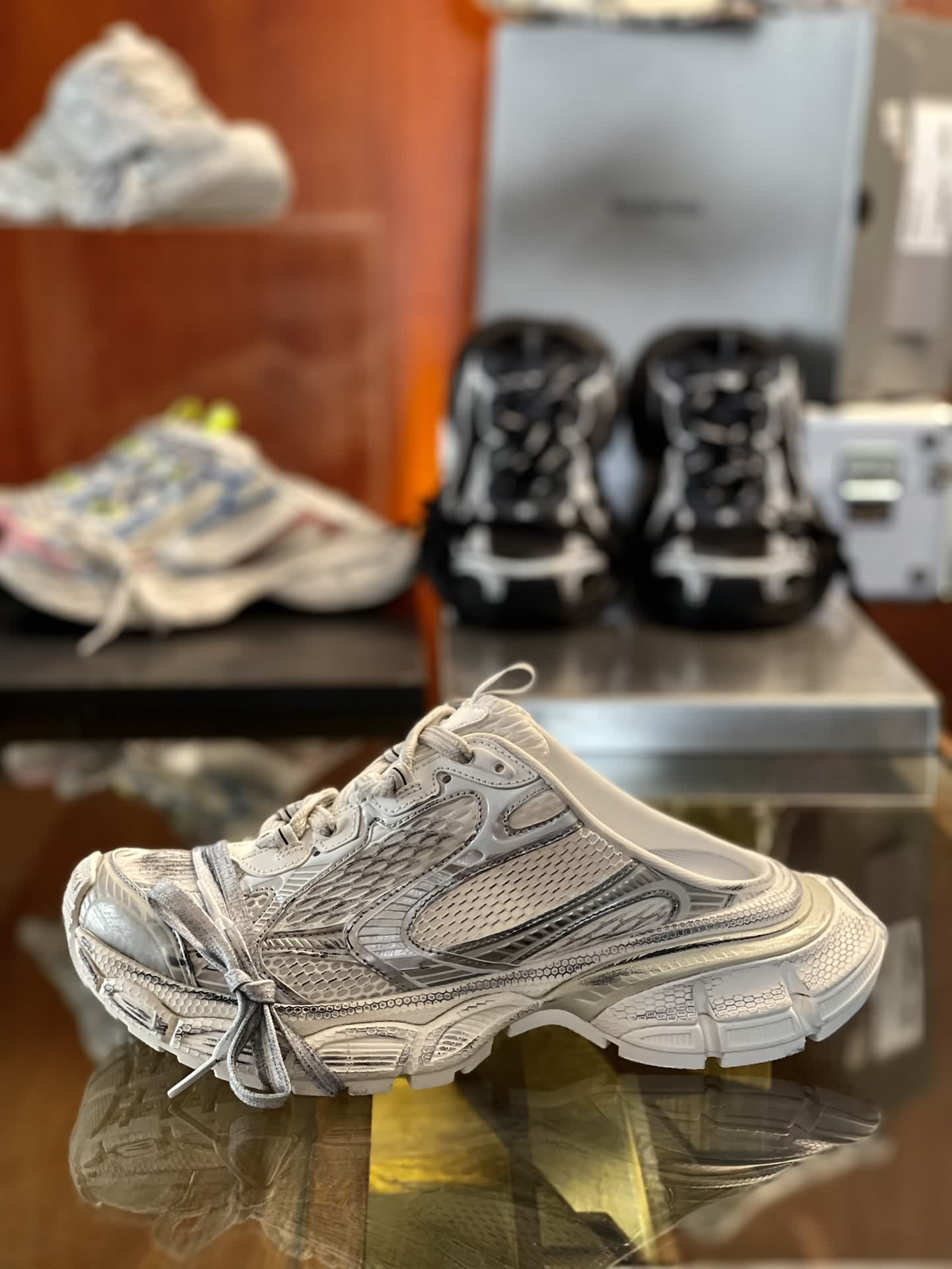 BALENCIAGA 3XL推全新拖鞋款