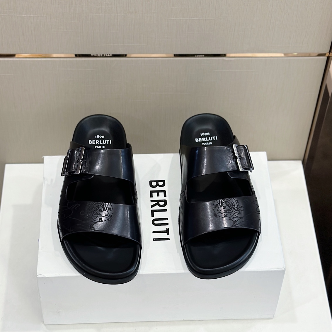 Berluti圖紋牛皮扣飾男款拖鞋