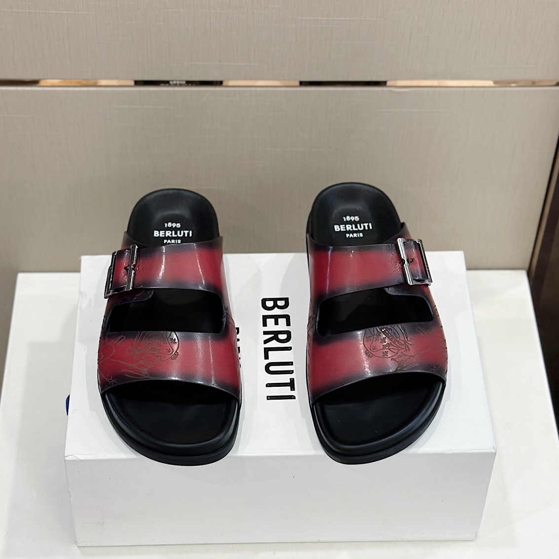 Berluti圖紋牛皮扣飾男款拖鞋