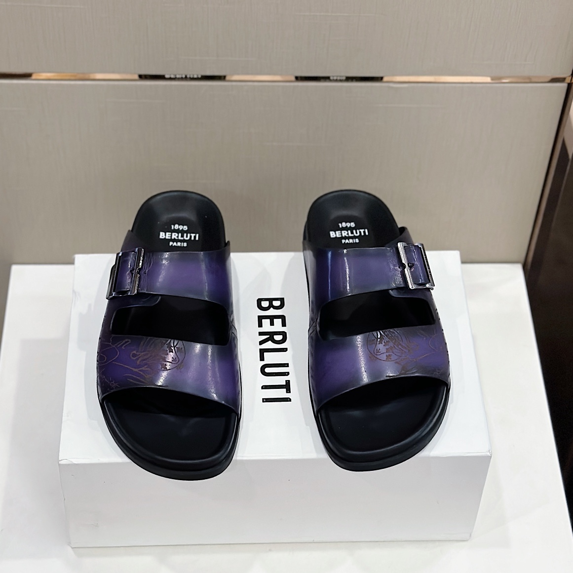 Berluti圖紋牛皮扣飾男款拖鞋