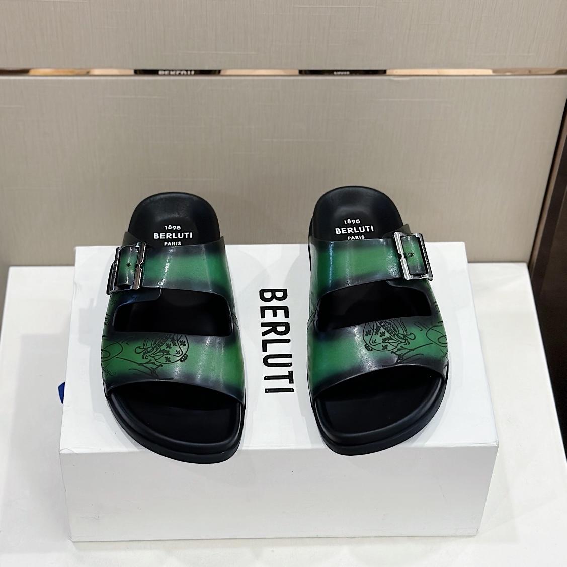 Berluti圖紋牛皮扣飾男款拖鞋