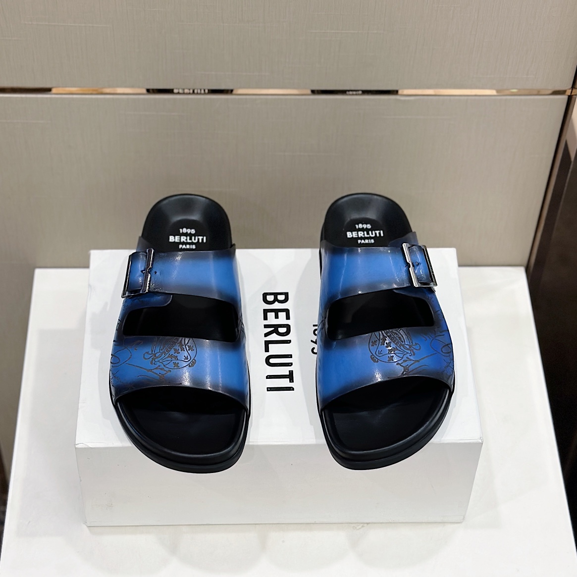 Berluti圖紋牛皮扣飾男款拖鞋